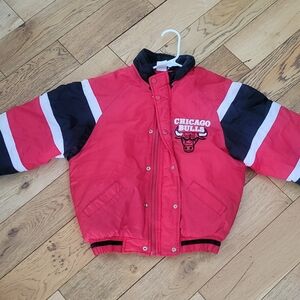 Chicago Bulls Red and Black Jacket Kods Size 10/12